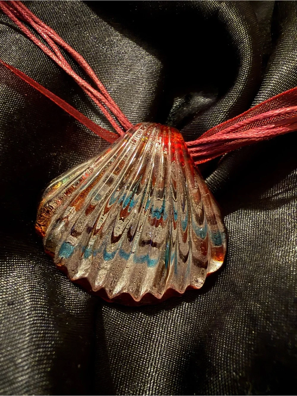Handcrafted VTG Red Art Glass Shell Pendant Ribboned Necklace